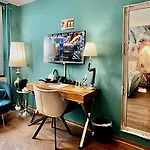מלון Boutique & Bio Wirtshaus Schwarzer Bock 4*